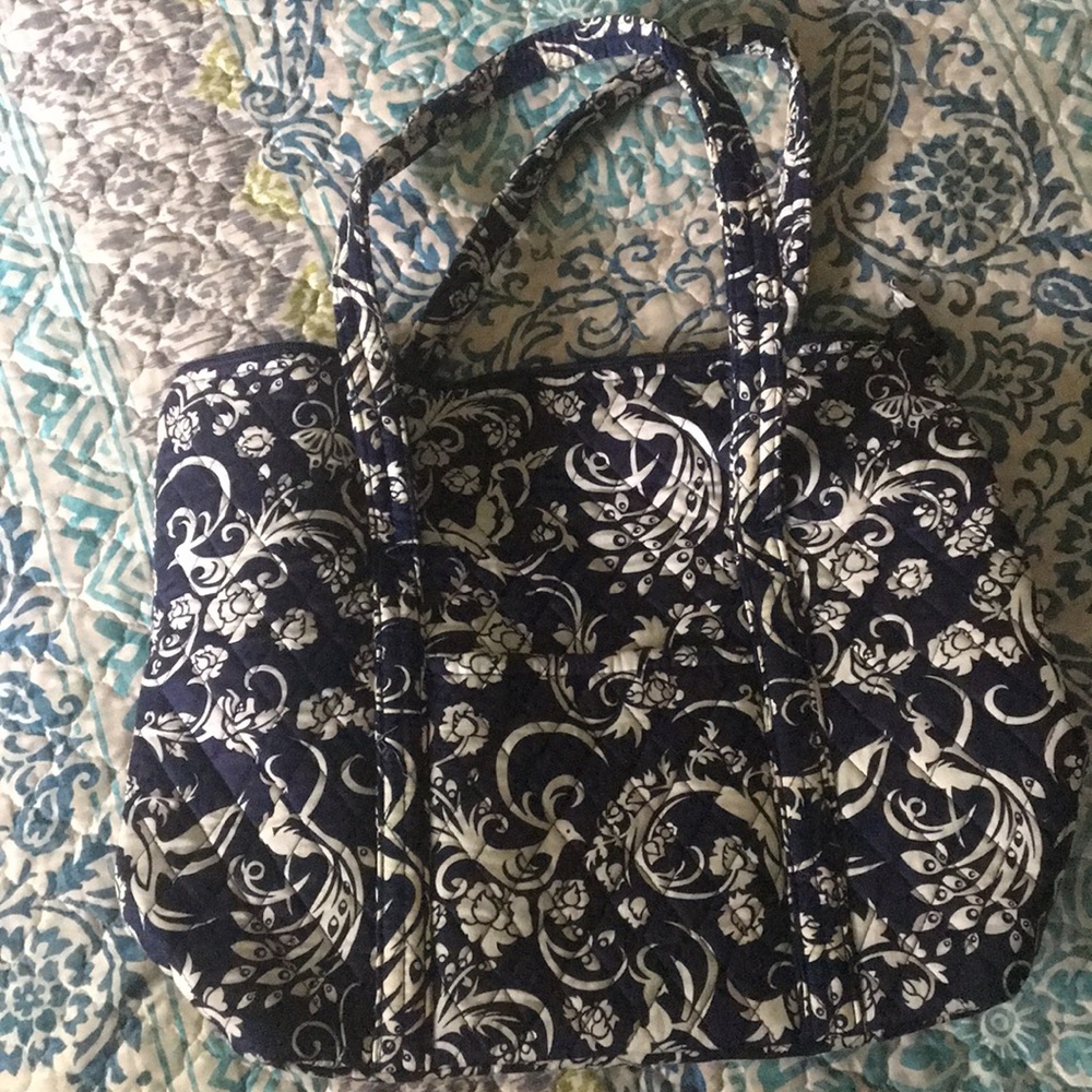 Zippered tote bag